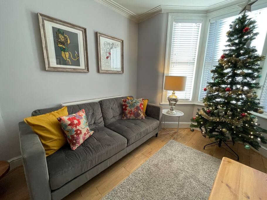 Gloucester Rd 2 Mins Away - Fab, New, Trendy House Bristol Exterior foto