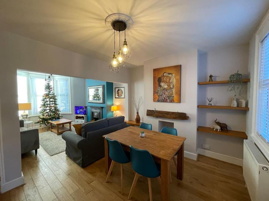 Gloucester Rd 2 Mins Away - Fab, New, Trendy House Bristol Exterior foto