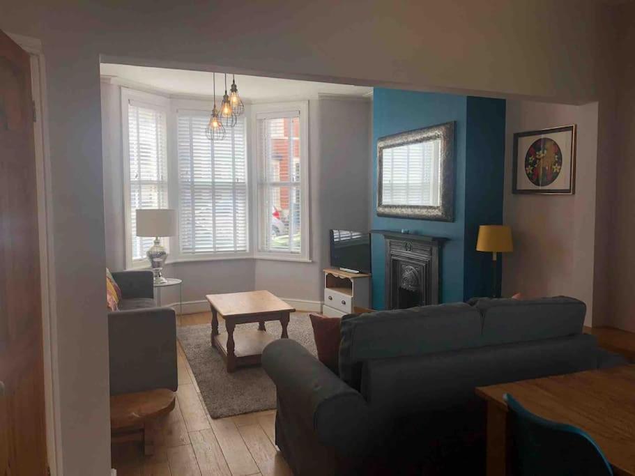 Gloucester Rd 2 Mins Away - Fab, New, Trendy House Bristol Exterior foto